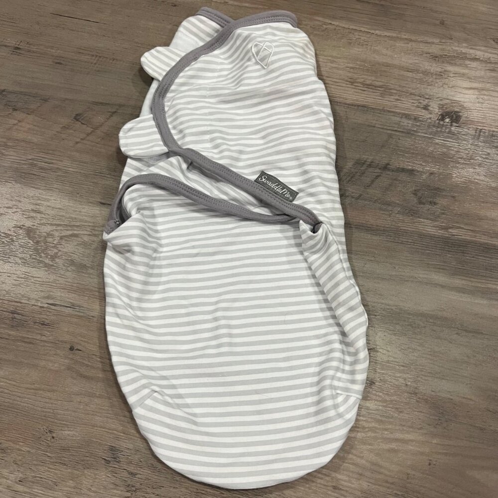 SwaddleMe Adjustable Infant Swaddle Blanket SM/MD Gray & White Striped 100% Cott